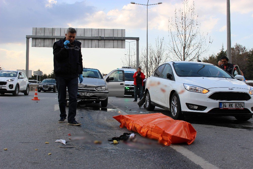 Yolun Karşısına Geçmek İsterken Canlarından Oldular