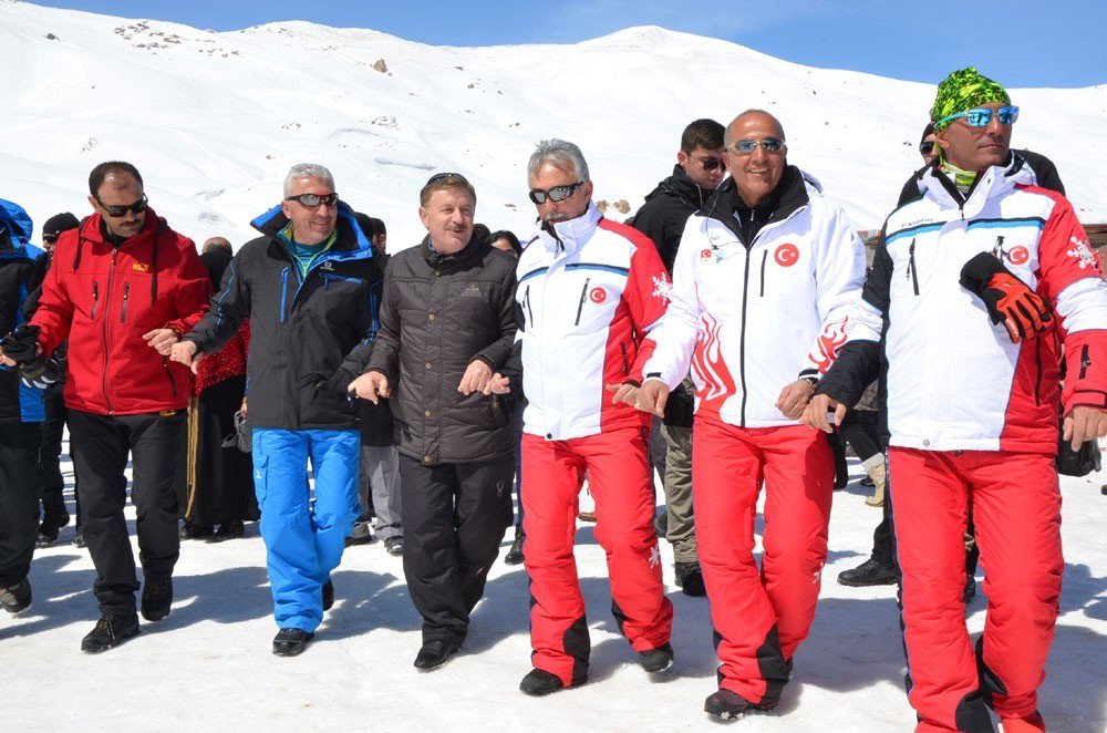 Hakkari’de Kar Festivali