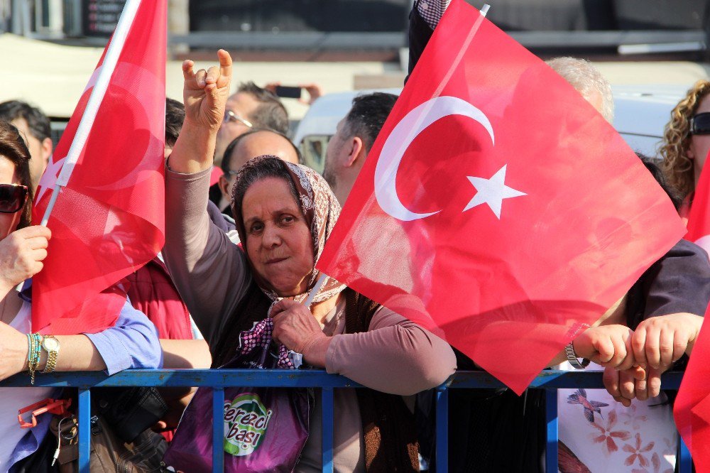 Meral Akşener İzmir’de Halka Seslendi