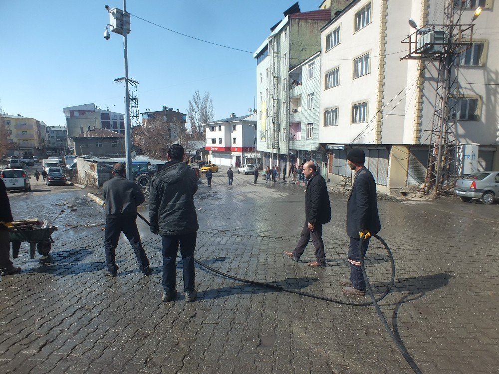 Malazgirt Belediyesinden Bahar Temizliği