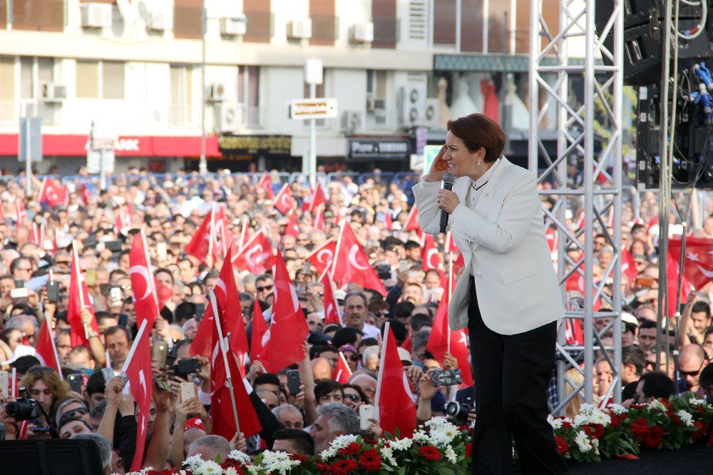 Meral Akşener İzmir’de Halka Seslendi