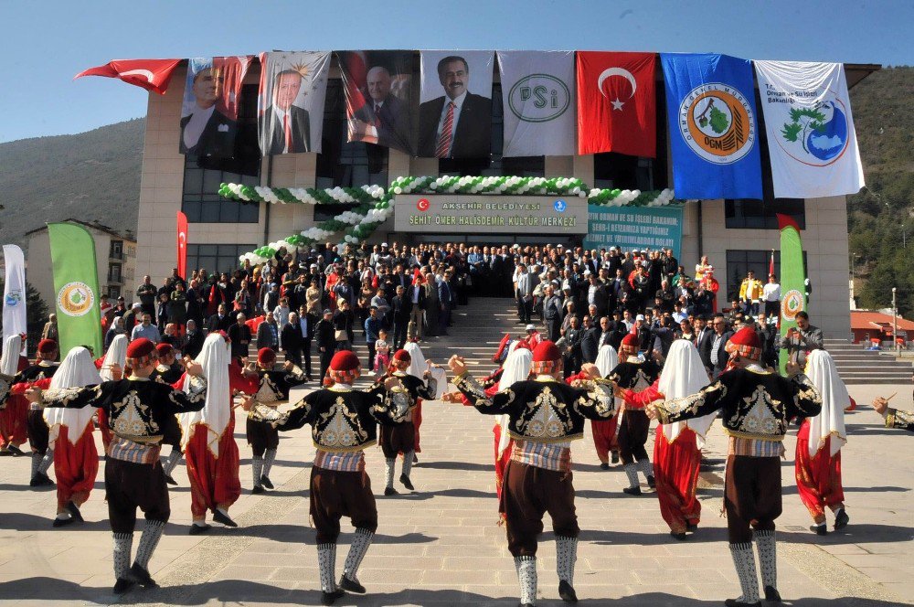 Bakan Eroğlu: “Bir Milletin Evet Ya Da Hayır Demesinden Size Ne”