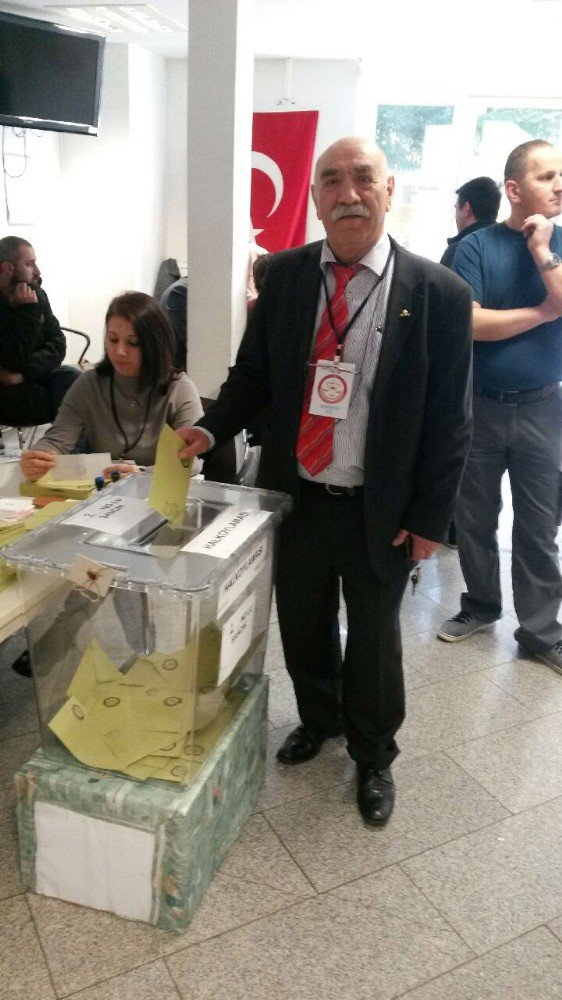 Avusturya’da Türk Vatandaşları Oy Kullanmaya Başladı