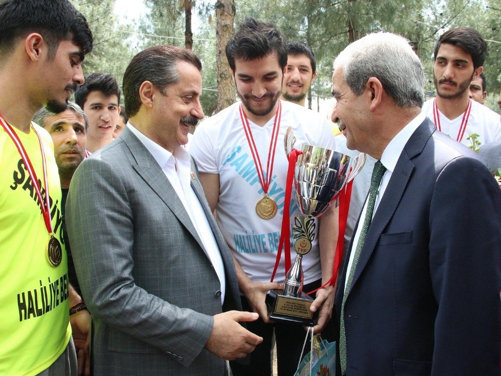 Haliliye Voleybol Takımı Kentin Gözdesi Oldu