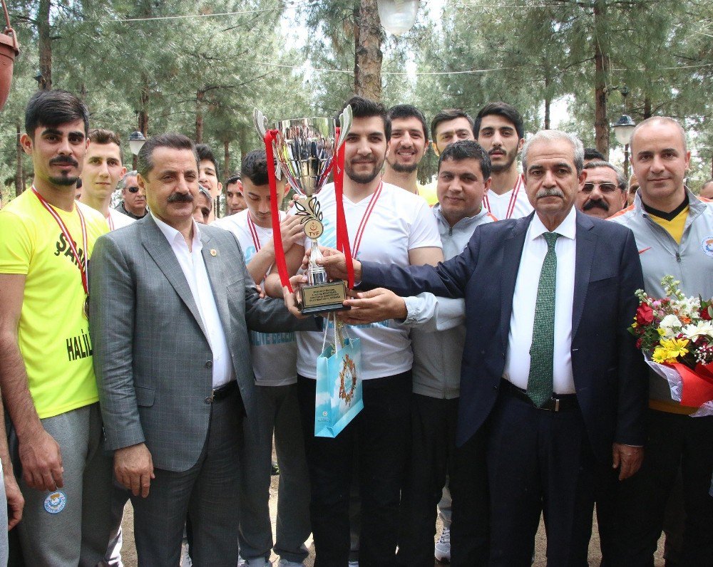 Haliliye Voleybol Takımı Kentin Gözdesi Oldu