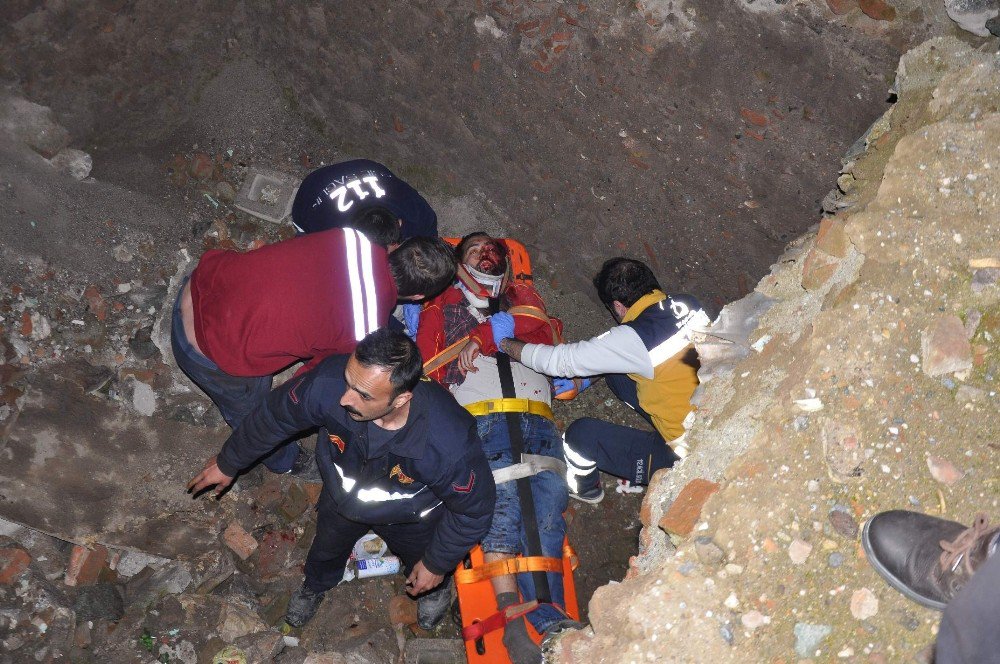 Kestirmeden Gitmek İsterken İnşaat Çukuruna Düşüp Yaralandı