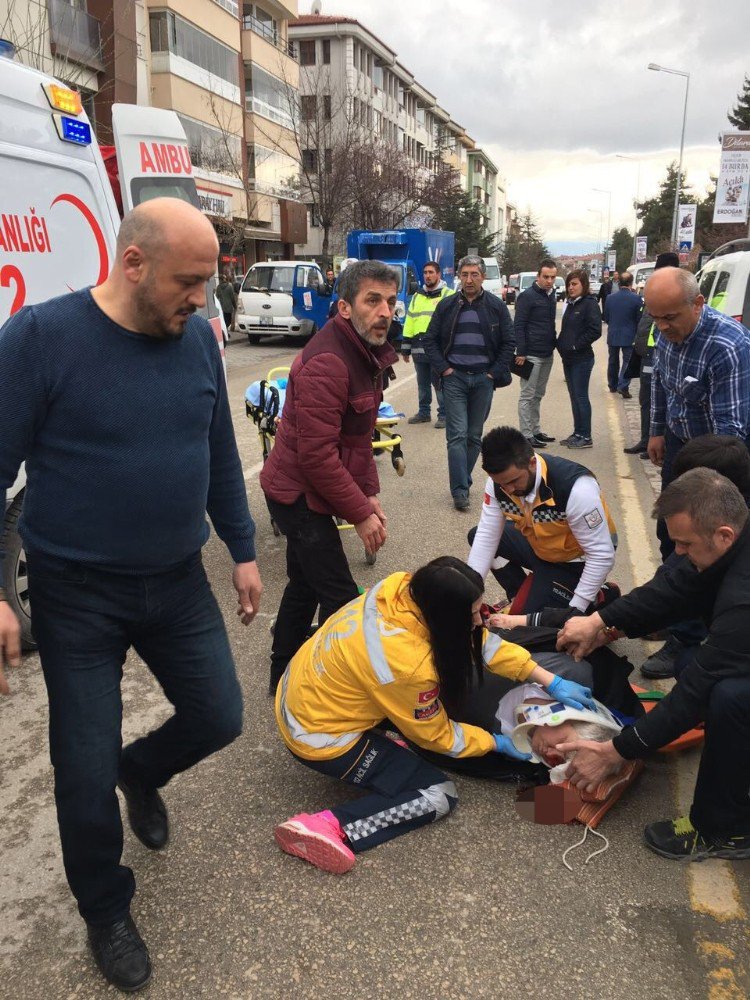 Halk Otobüsünün Çarptığı Vatandaş Ağır Yaralandı