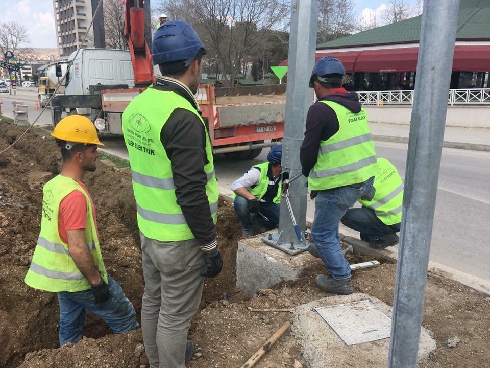 Çevre Yolu Işıklandırmaları Yenileniyor