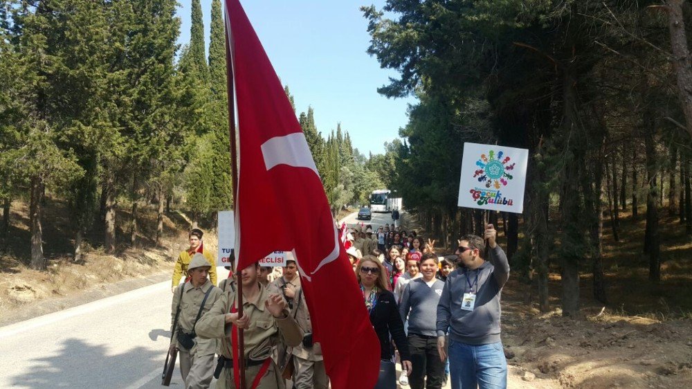 Çocuk Kulübü Üyeleri Çanakkale’de Tarihi Yeniden Yaşadı