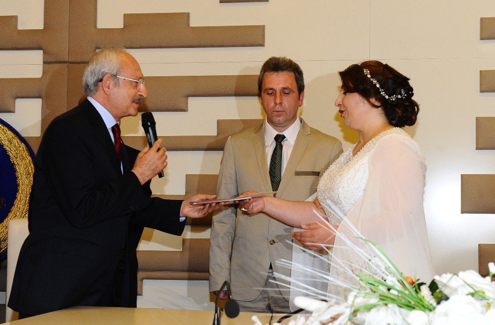 Kılıçdaroğlu Nikah Şahidi Oldu