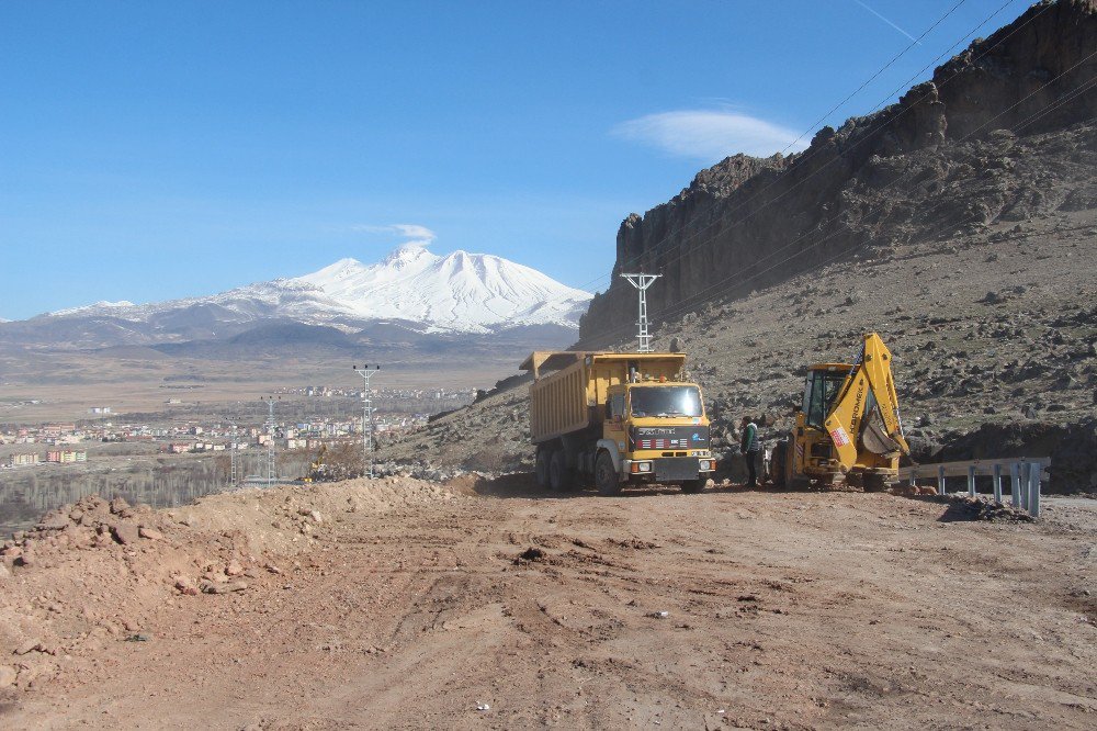 Güney Yukarı Mahallesi Yolu Genişliyor