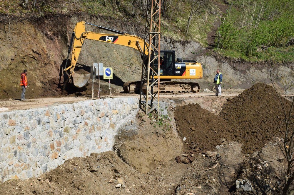 Fatsa’da Oluklu-hatipli Yolu Sıcak Asfalta Kavuşuyor