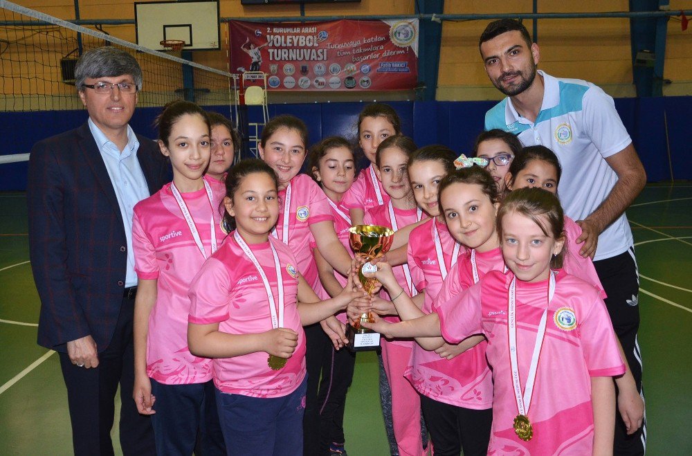 Bozüyük Belediyesi İdman Yurdu Spor Voleybol Takımı Kupaları Topladı