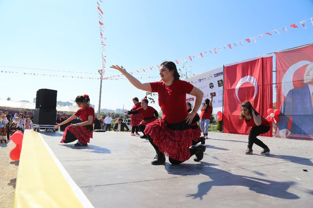 Down Sendromlu Çocuklar, ‘Çilli Bom’ Dansıyla Coştu