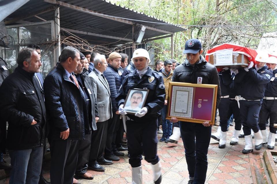 Kalp Krizinden Ölen Gazi Polis Son Yolculuğuna Uğurlandı