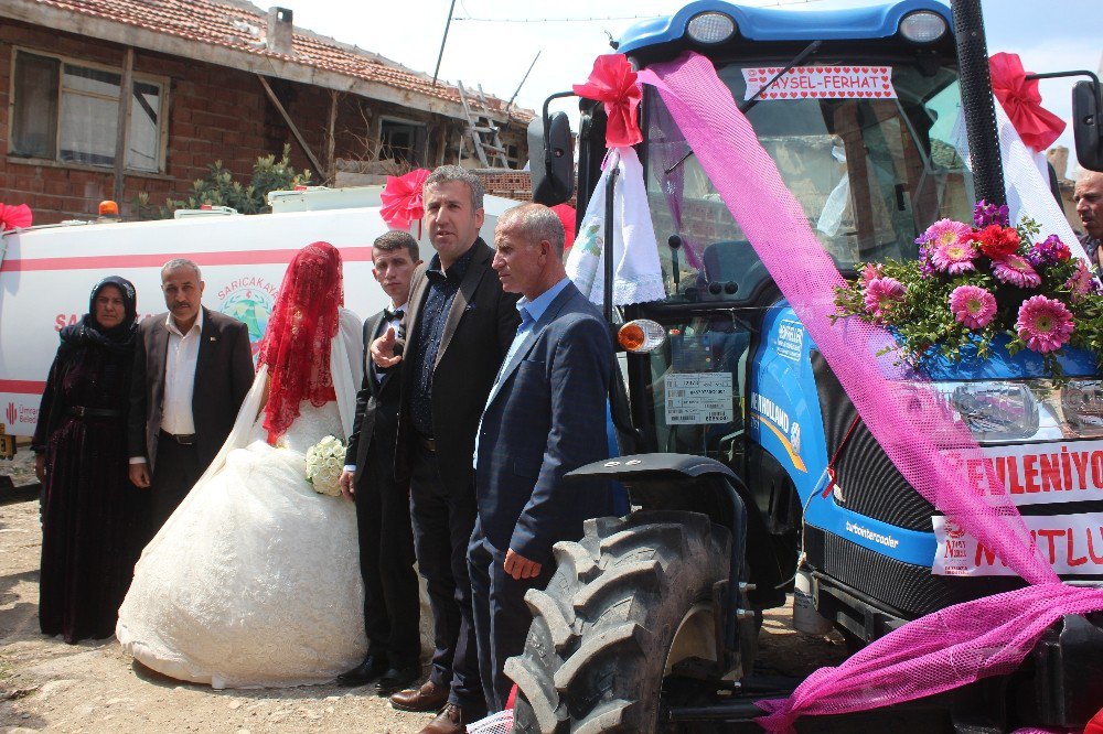 Temizlik Aracını Gelin Arabası Yaptı