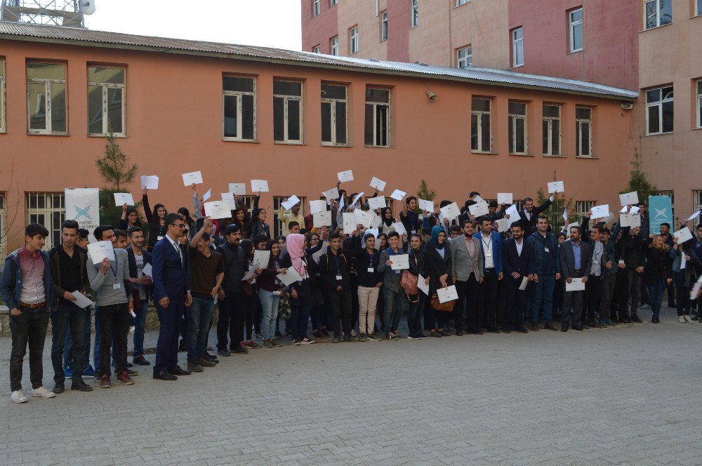 Şırnak’ta Liseler Arası Münazara Yarışması Düzenlendi