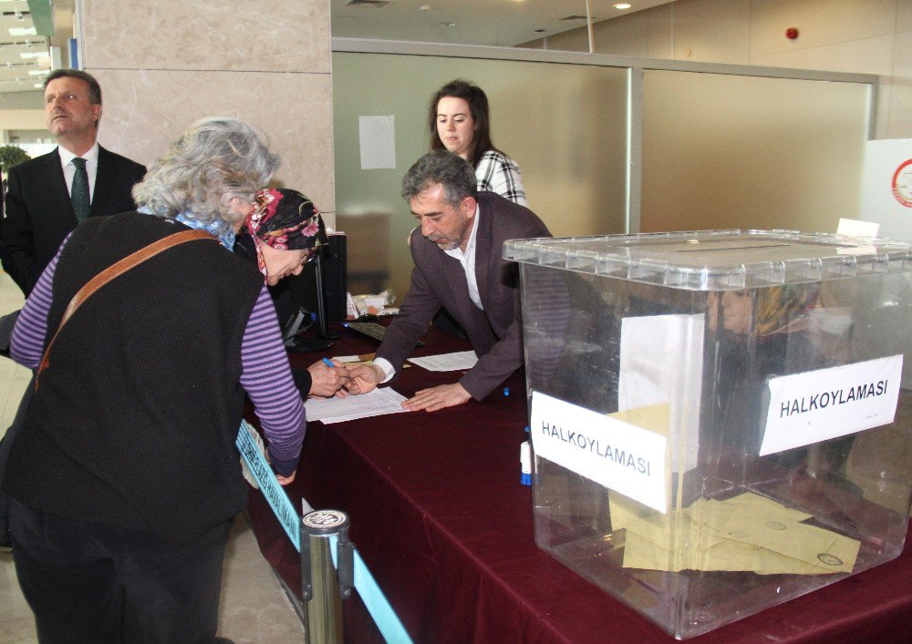 Elazığ Havalimanında Referandum Oylaması Başladı