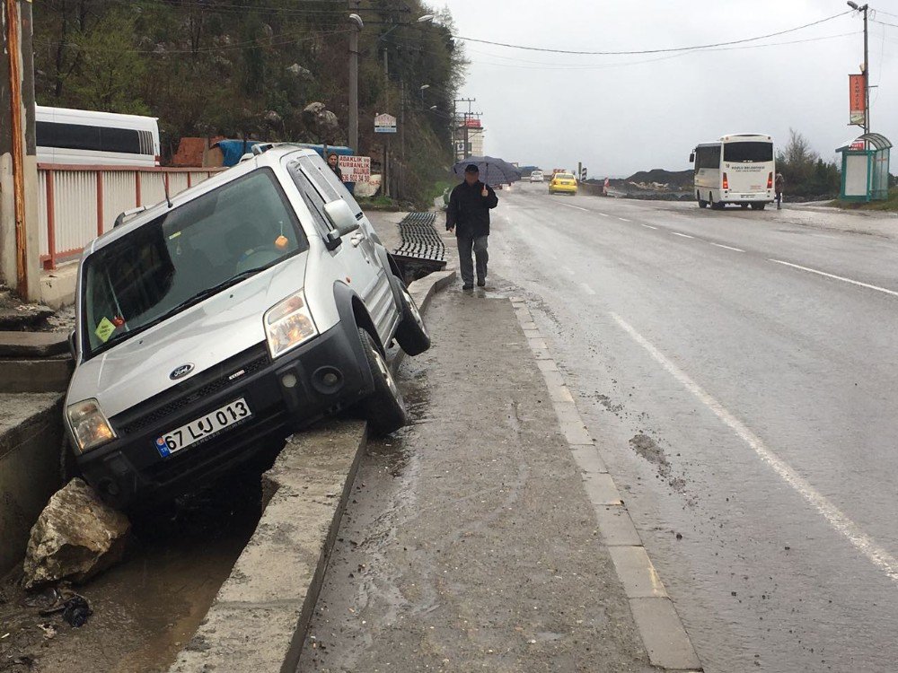 Ecel Direksiyon Başında Yakaladı