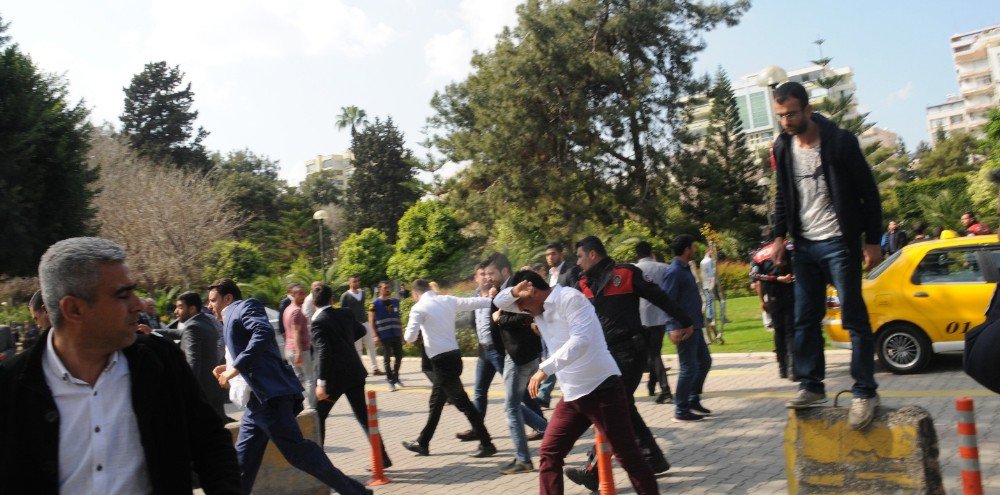 Karnavalda Stant Kurmak İçin Kavga Ettiler