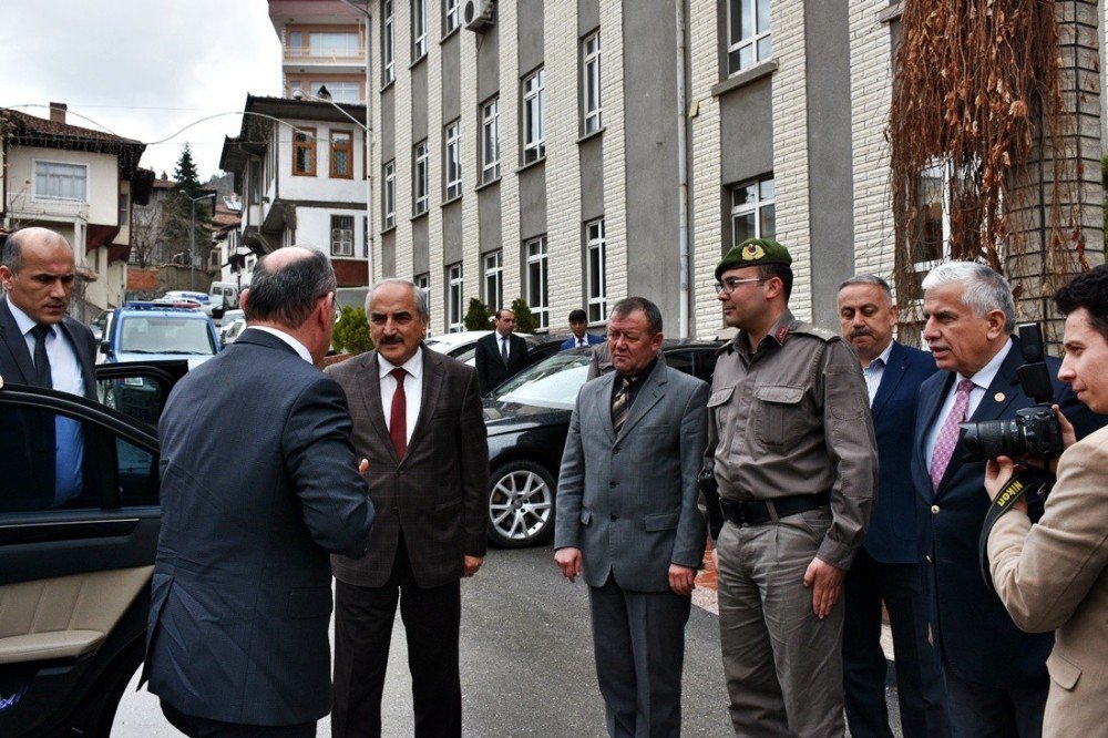 Vali Karadeniz, Başkan Şahin’i Ziyaret Etti