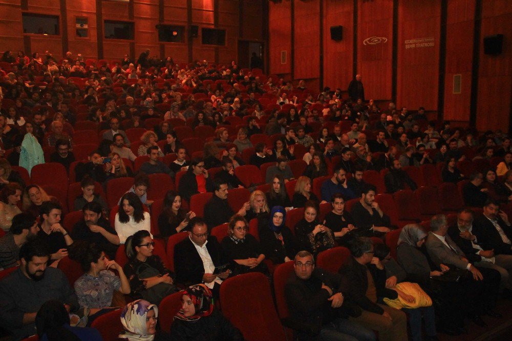 Savaşın Orta Yerindeki Kadınları Anlatan "Hak’’ Oyunu İzleyiciyle Buluştu