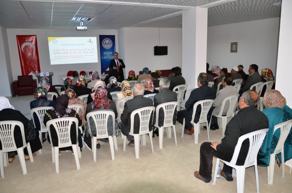 Umrecilere Bilgilendirme Seminerleri Düzenleniyor