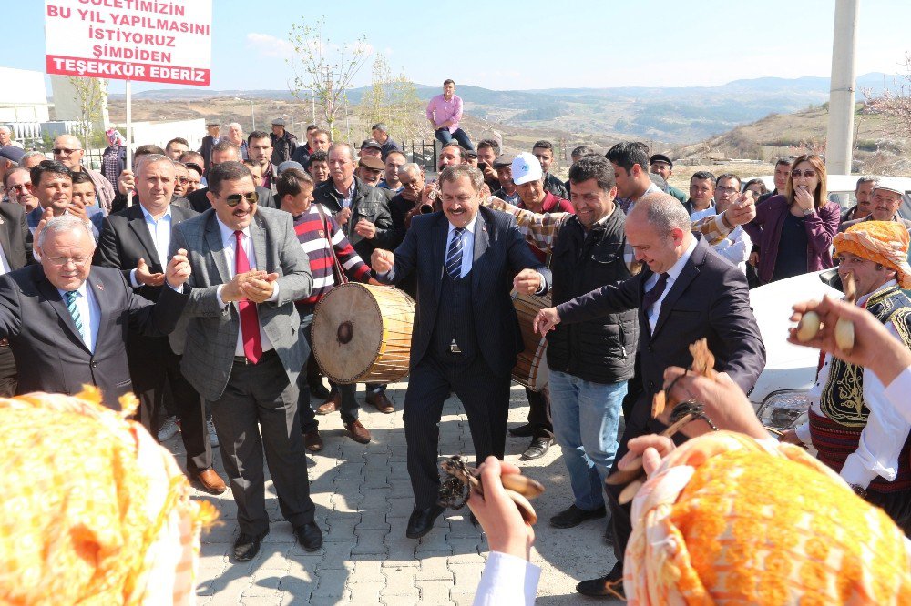 Bakan Eroğlu Demirci’de