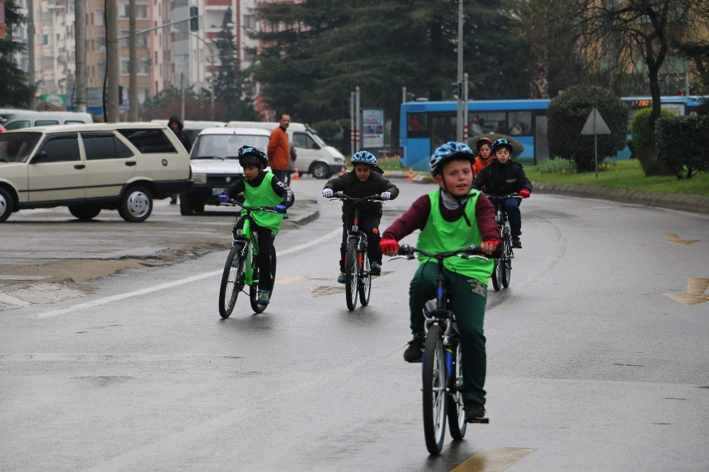 Trabzon’da Okullararası Bisiklet Yarışması