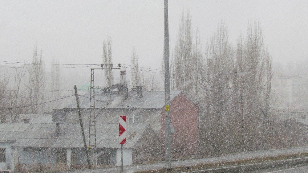 Tuzluca’da Kar Yağışı