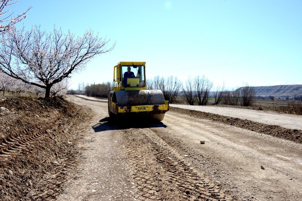 Yazıhan’da Yol Çalışmaları