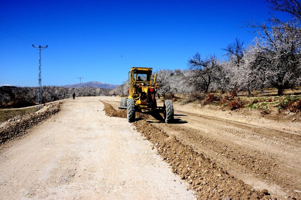 Yazıhan’da Yol Çalışmaları