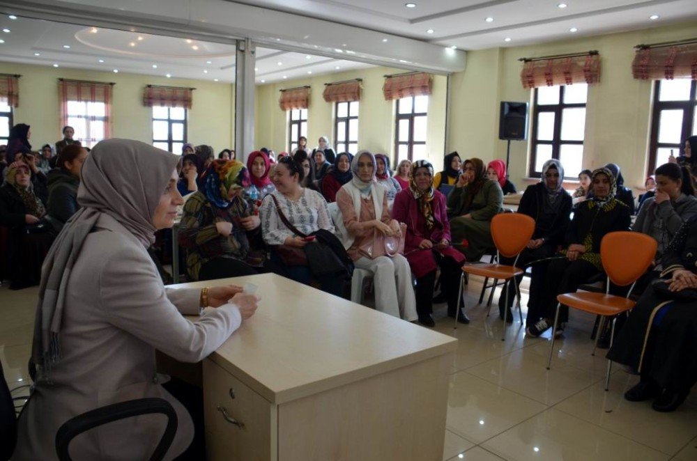 Ak Parti Milletvekilleri Referandum Çalışmalarını Sürdürüyor