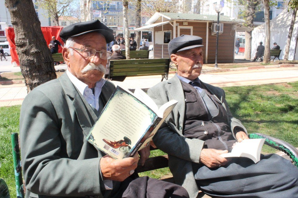 Okuma Etkinliği Yoğun İlgi Gördü