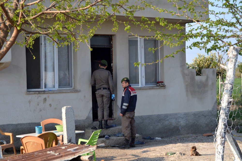 Katliam Evinden Geriye Askıda Asılı Çamaşır Ve Küçükbaş Hayvanlar Kaldı