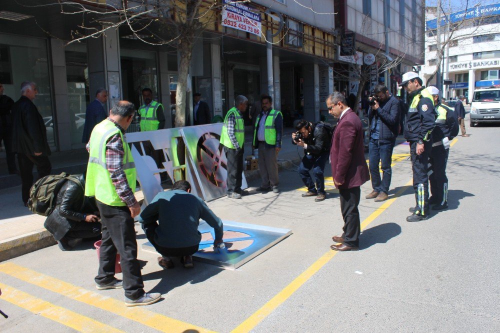 Minibüs Durakları Modern Hale Getiriliyor