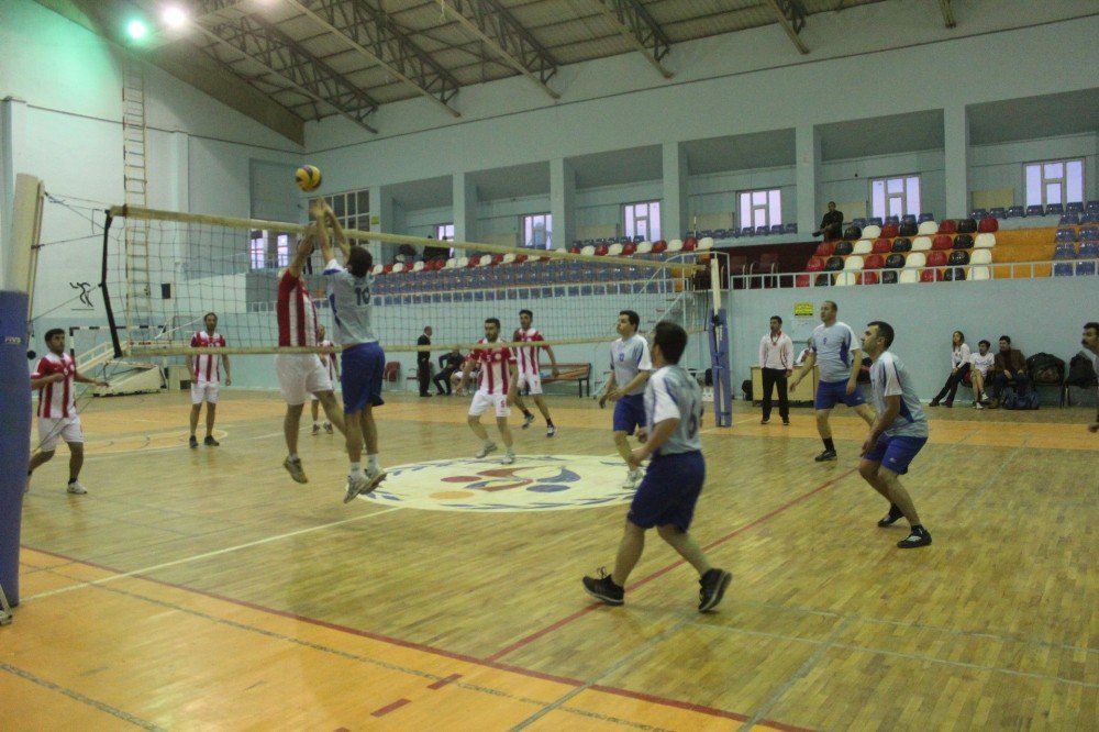 Ağrı’da Kurumlar Arası Voleybol Turnuvası Başladı