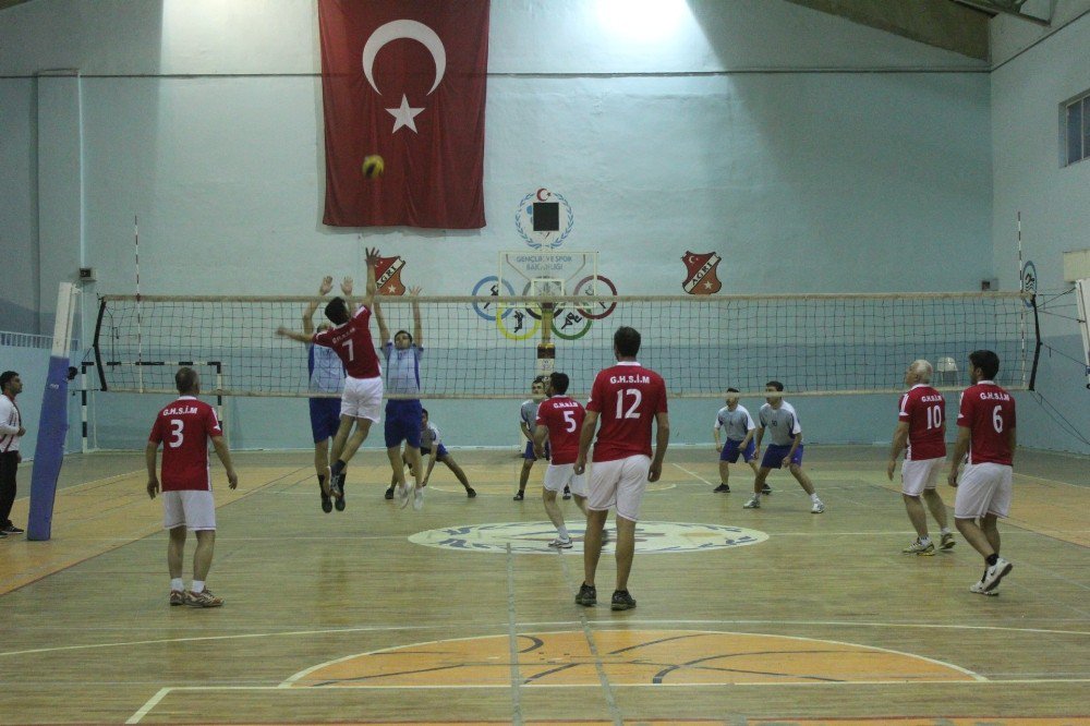 Ağrı’da Kurumlar Arası Voleybol Turnuvası Başladı