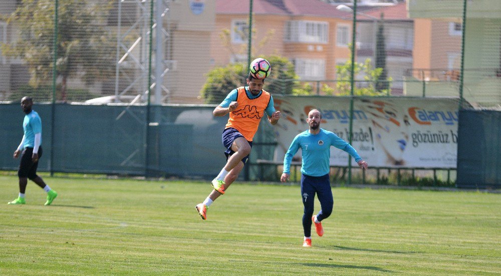 Alanyaspor, Kasımpaşa Mesaisini Sürdürdü