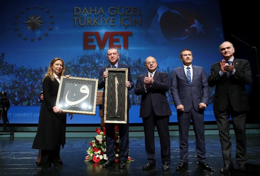 Cumhurbaşkanı Recep Tayyip Erdoğan Güzellik Uzmanlarının Beklediği İmzayı Attı