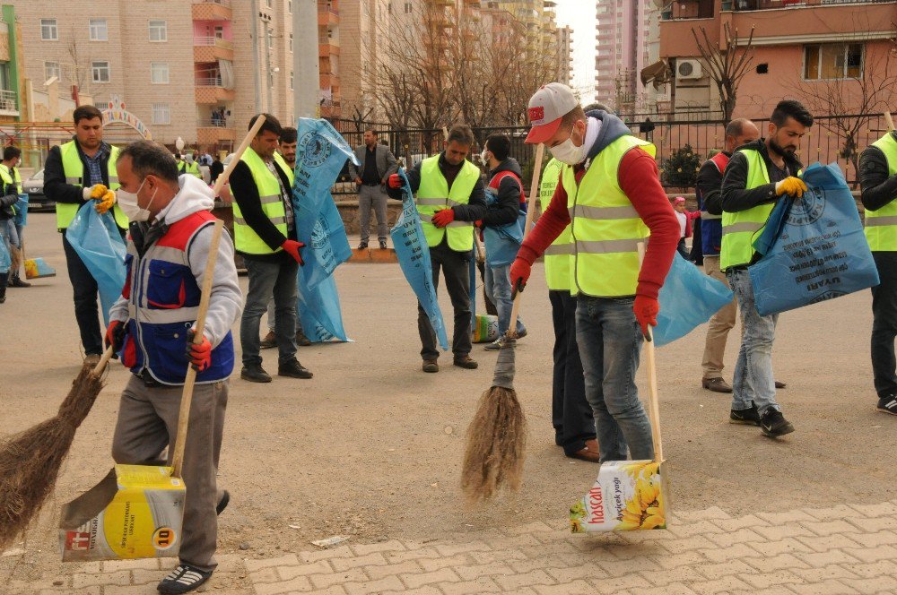 Gecekondu Bölgesinde Mıntıka Temizliği