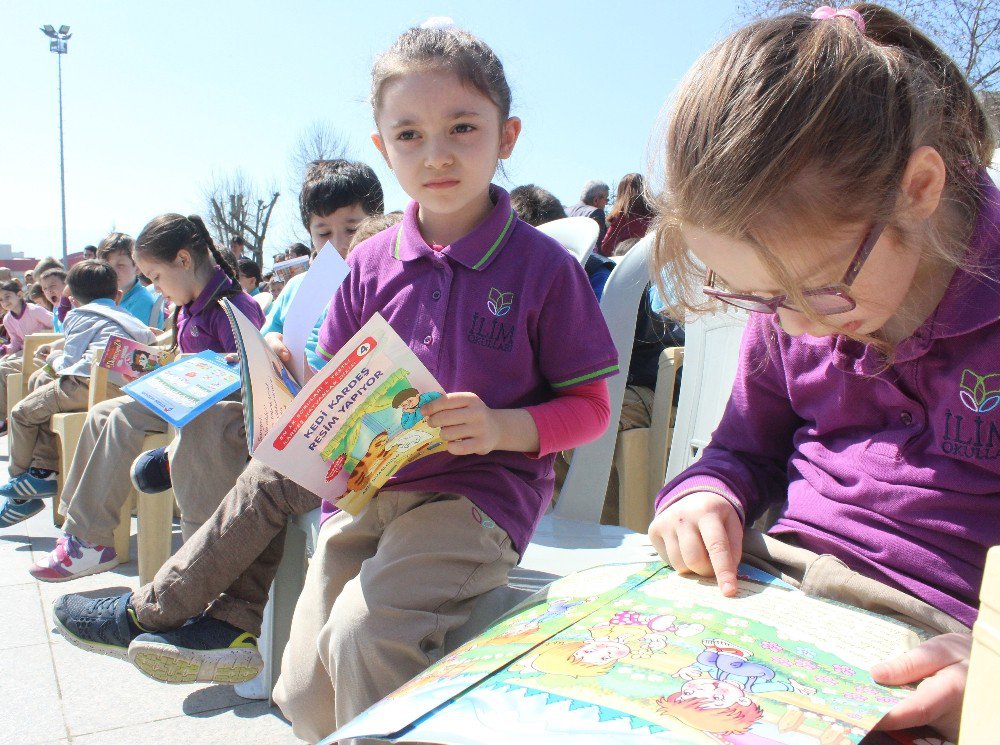 Bin Öğrenci Aynı Anda Kitap Okudu