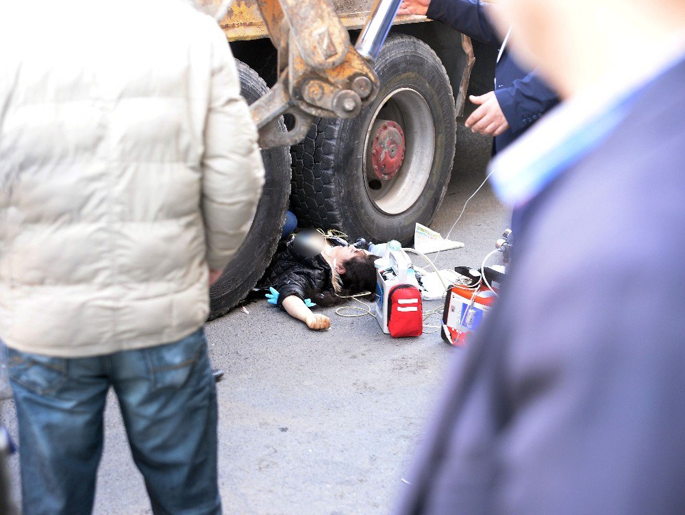 Özbek Kadın Hafriyat Kamyonunun Altında Kaldı