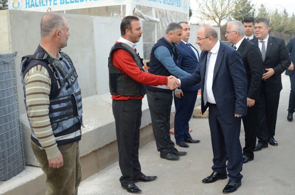 İçişleri Bakan Yardımcısı Sebahattin Öztürk Emniyet Müdüründen Bilgi Aldı