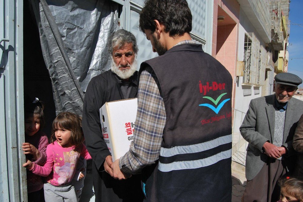 Suriyelilere İyider’in Hazırladığı Yardım Kolileri Dağıtıldı