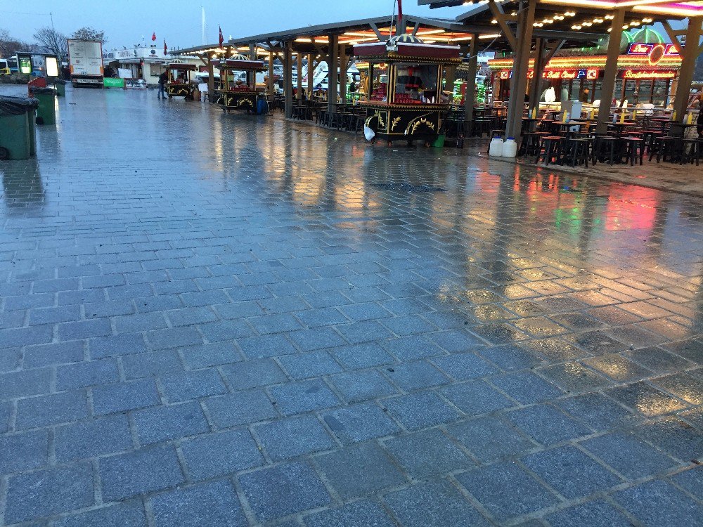 Eminönü Meydanı Ve Çevresi Yenileniyor