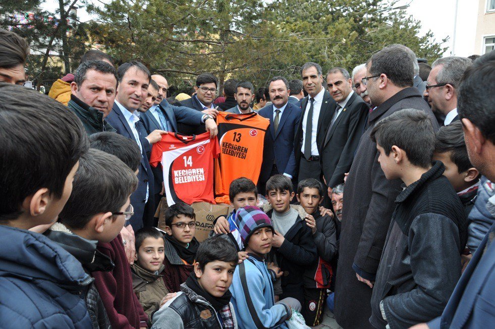 Keçiören Belediyesinden Spor Kulübüne Malzeme Yardımı