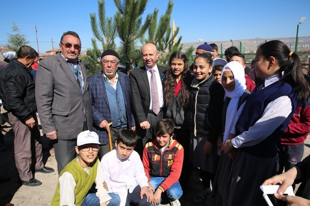 Başkan Çolakbayrakdar, Daha Yeşil Bir Kocasinan İçin Ağaç Dikti