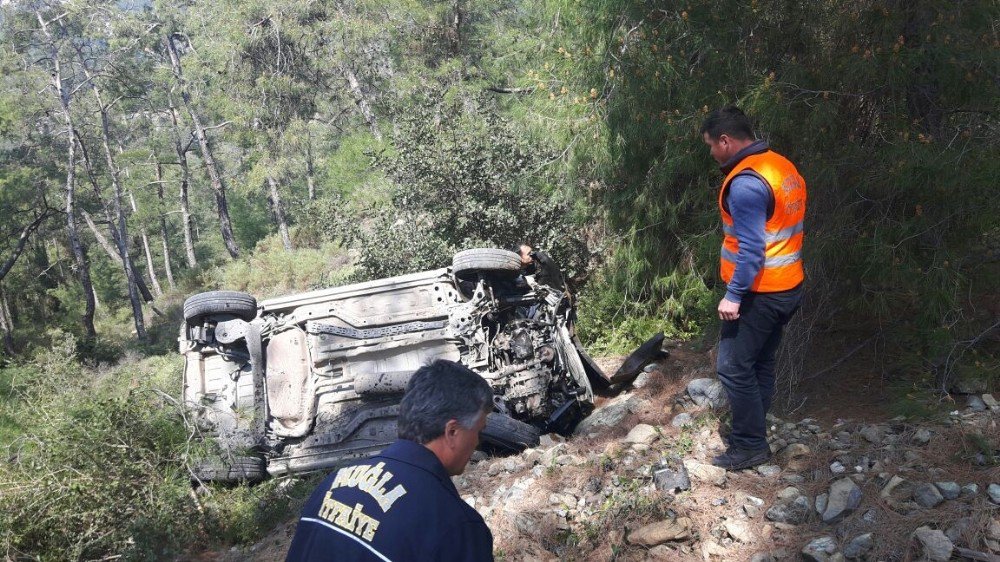 Otomobil 45 Metre Uçtu, Sürücü Sağ Kurtuldu