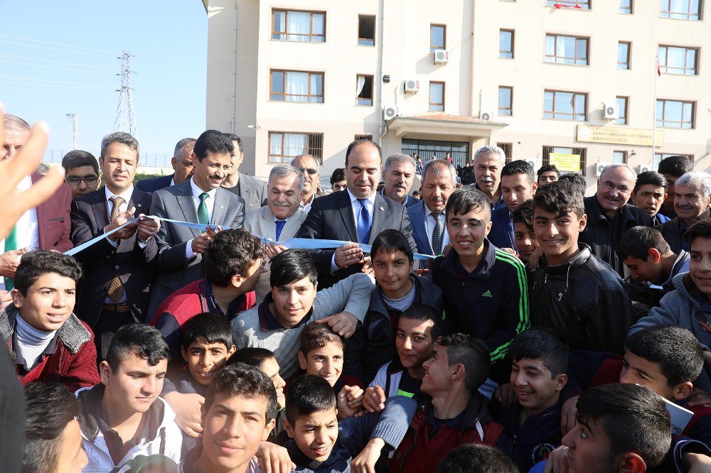 Lisede Yapılan Halı Saha Törenle Açıldı